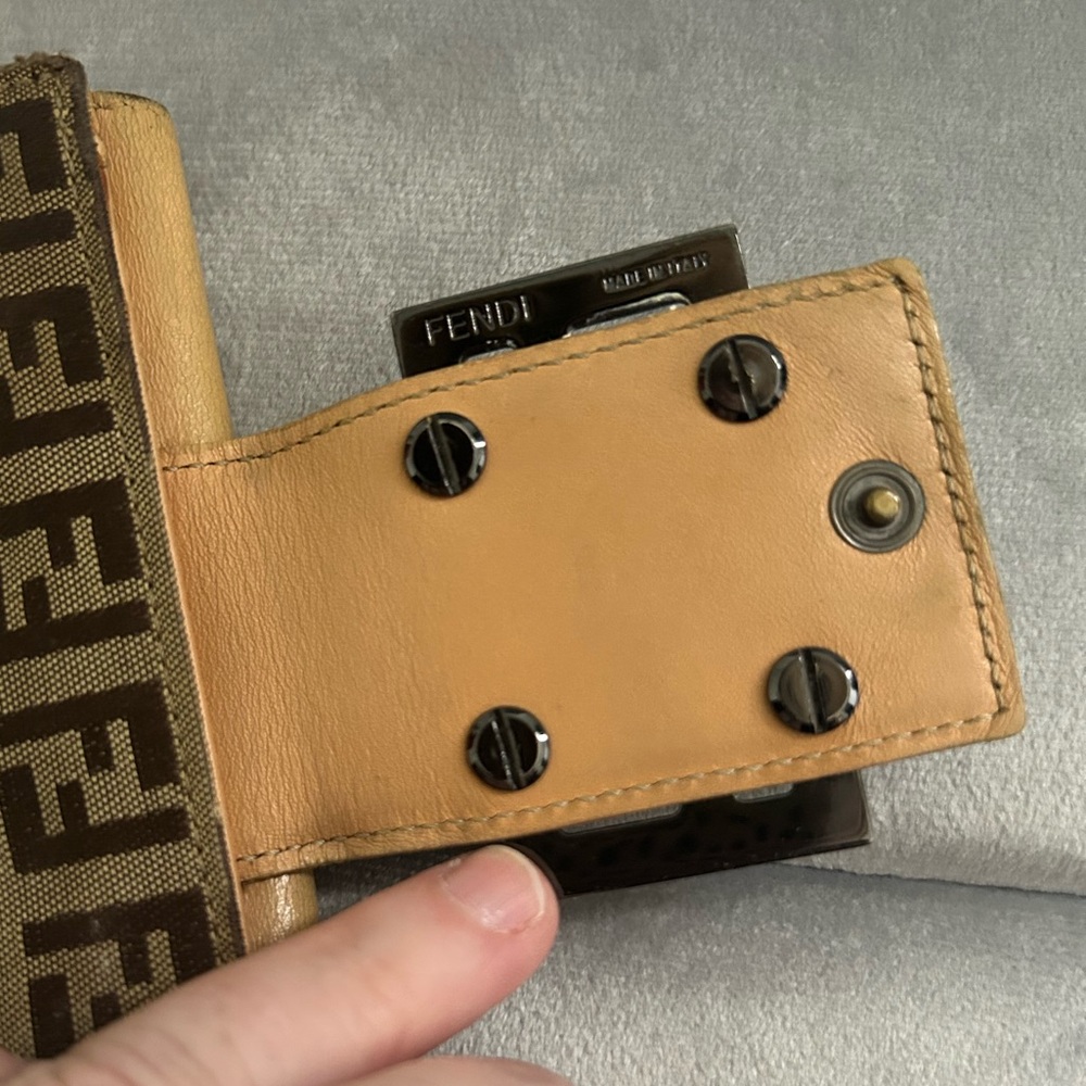 Fendi Zucca Bifold Wallet / Pre-loved 🫶🏻 - Picture 3 of 11